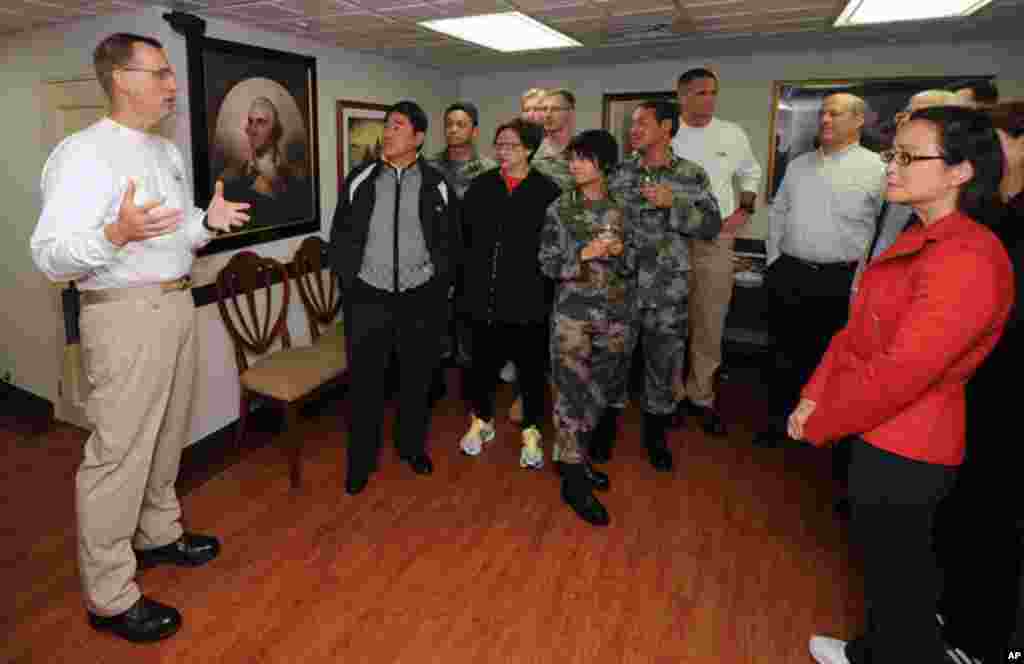 香港民間﹑商界﹑軍界領袖11月8日參觀華盛頓號航母