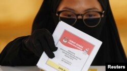 Umunyagihugu ariko aratora i Jakarta, Indoneziya. 17/04/2019.