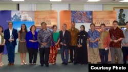 Belasan importir di negara bagian California dan sekitarnya, termasuk Rip Curl dan Royal Coffee, mendapat penghargaan dari KJRI di Los Angeles, hari Jumat 3/6 (foto: KJRI Los Angeles).