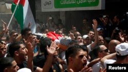 Men carry the body of one of the Palestinians shot dead by Israeli troops at Qalandiya Refugee Camp in the West Bank August 26, 2013.