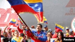 Maduro acusa a Estados Unidos de participar en supuesto golpe de estado en su contra.