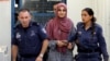 آیا زن قاچاقچی پول به حماس به خاطر توافقات برای آزادی کشیش آمریکایی آزاد شد؟ 