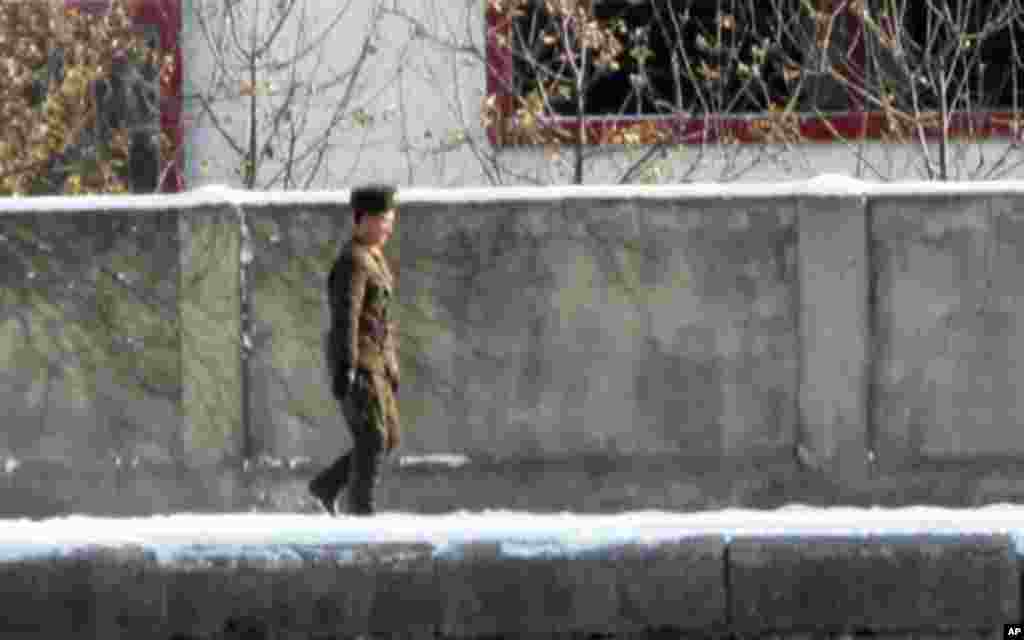 鸭绿江朝鲜一侧景象