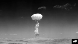 Взрыв ядерного заряда на полигоне в штате Невада. 1950-е годы.