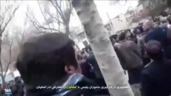 اعتراضات کشاورزان اصفهان در «پل‌خواجو»؛ صدای شلیک گلوله در تصاویر شنیده می شود