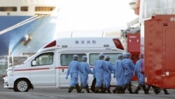 Coronavirus deaths top 900