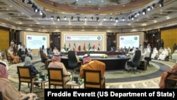 卢比奥国务卿在巴林麦纳麦会晤海湾合作委员会成员国的外长。(2026年6月25日)