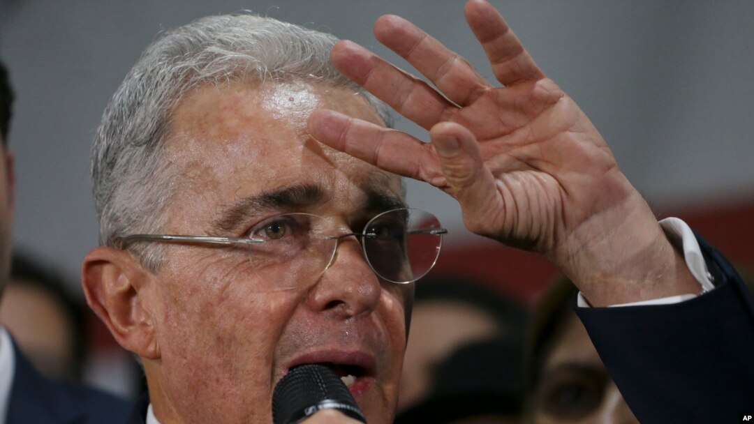 El expresidente y senador Álvaro Uribe es la cabeza del partido al que pertenece el actual mandatario, Iván Duque.