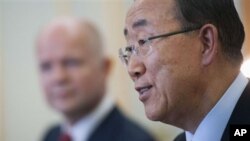 Khói bốc lên từ thân ống khói của một nhà máy điện sử dụng khí đốt sau khi mặt trời lặn ở vùng ngoại ô thủ đô Minsk, Belarus.