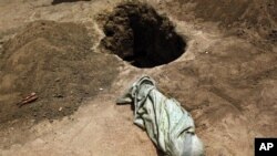 ເດັກນ້ອຍຊາວໂຊມາເລຍ ທີ່ເສຍຊີວິດຍ້ອນຄວາມອຶດຫິວຢ່າງໜັກໃນ
ໂຊມາເລຍ