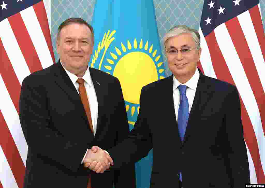 2-fevral kuni AQSh Davlat kotibi Mayk Pompeo Nur-Sultonda Qozog&#39;iston Prezident Qosim-Jo&#39;mart Tokayev, Tashqi ishlar vaziri Muxtor Tleuberdi bilan muloqot qildi. Pompeo Ameriika elchixonasida ham bo&#39;ldi. Uyg&#39;ur oilalar bilan ham uchrashdi. AQSh Qozog&#39;iston va qo&#39;shni davlatlarni Xitoyga biror uyg&#39;urni topshirmaslikka chaqirmoqda.