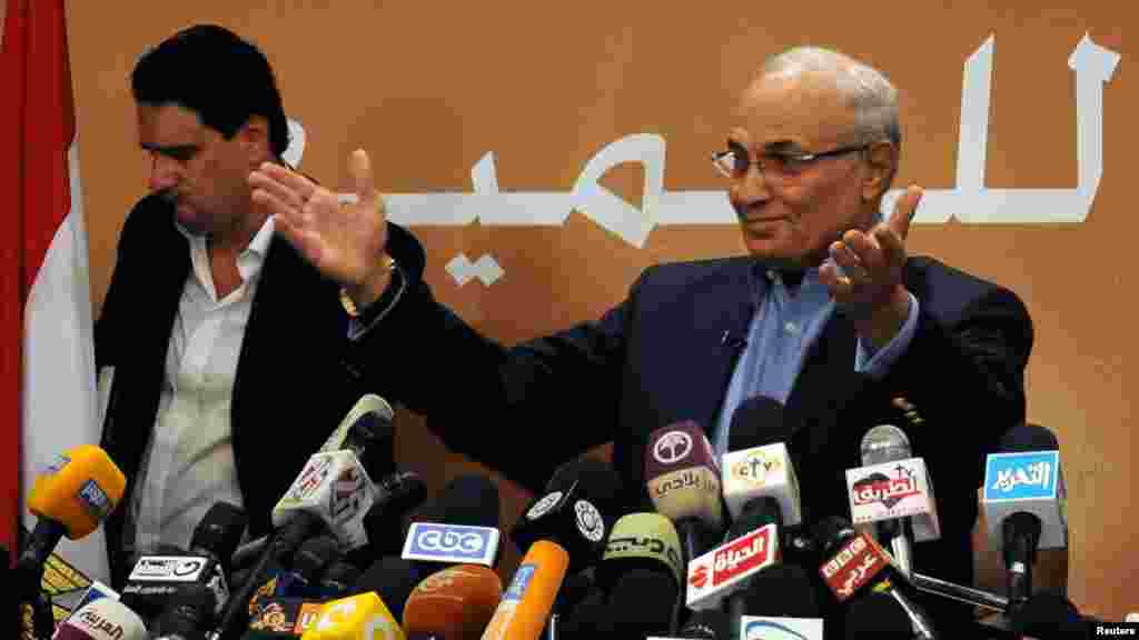 Ahmed Shafiq addresses a news conference in Cairo, June 21, 2012. Shafiq said on Friday he was confident of victory in last weekend&#39;s presidential election.