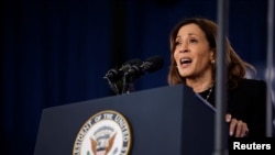 La candidata demócrata a la presidencia, la vicepresidenta Kamala Harris, habla en un evento de campaña en Raleigh, Carolina del Norte, el 30 de octubre de 2024.