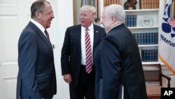 Según el Washington Post, la información que Trump dio al canciller ruso, Sergei Lavrov, y al embajador ruso en Estados Unidos, Sergei Kislyak, fue provista a Estados Unidos por un país amigo.