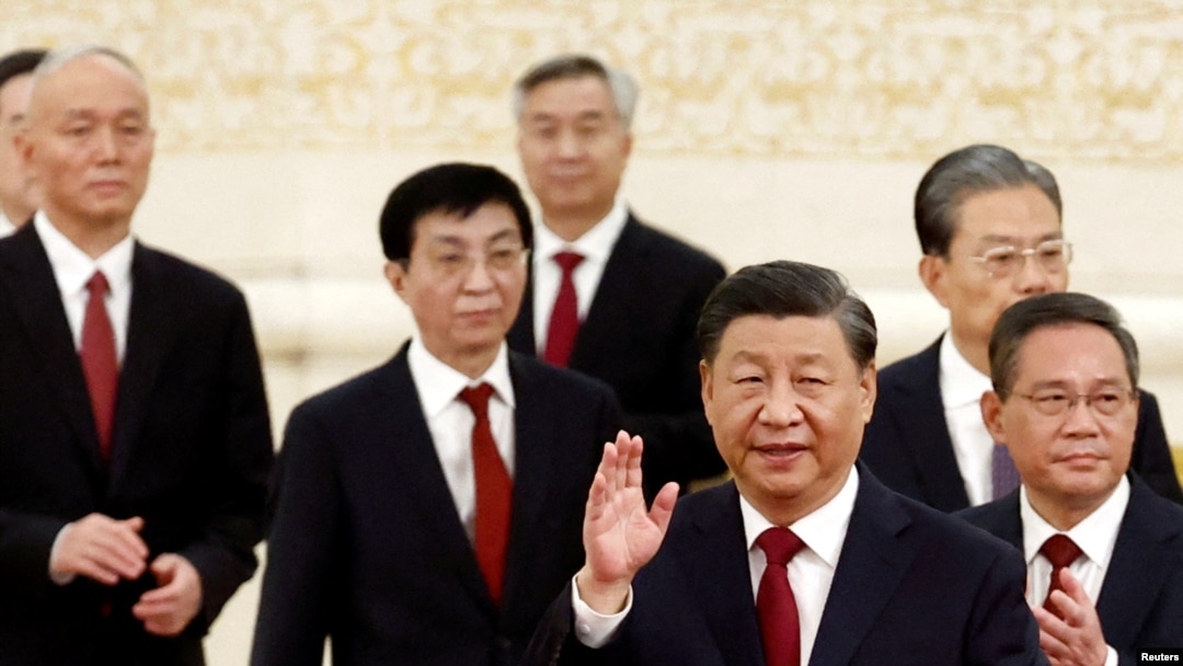 Ši Đinping i članovi novog Politbiroau Pekingu, 23. oktobra 2022.