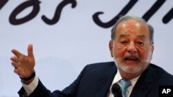 Mexican billionaire Carlos Slim gives a press conference in Mexico City, April 16, 2018. Slim says he would be concerned if leftist presidential candidate Andres Manuel Lopez Obrador wins on July 1 and cancels the new Mexico City airport project.