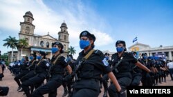 Miembros de la Policía Nacional de Nicaragua desfilan en un acto oficial celebrado el 9 de septiembre de 2020 en Managua, Nicaragua.