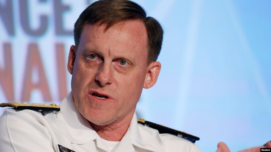 Direktur NSA Michael Rogers berbicara pada KTT Intelijens dan Keamanan Nasional ketiga di Washington, D.C., 8 September 2016.