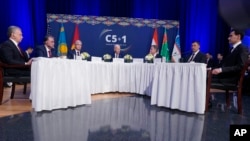 Central Asia leaders and U.S. officials, from left, Uzbekistan's Shavkat Mirziyoyev, Tajikistan's Emomali Rahmon, Kazakhstan's Kassym-Jomart Tokayev, Joe Biden, Secretary of State Antony Blinken, Kyrgyzstan's Sadyr Zhaparov, Turkmenistan's Serdar Berdymukhamedov, Sept. 19, 2023. 