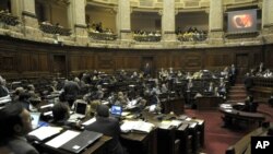 El Senado uruguayo aprobó la legislación que despenaliza el aborto por 17 votos a favor y 14 en contra 