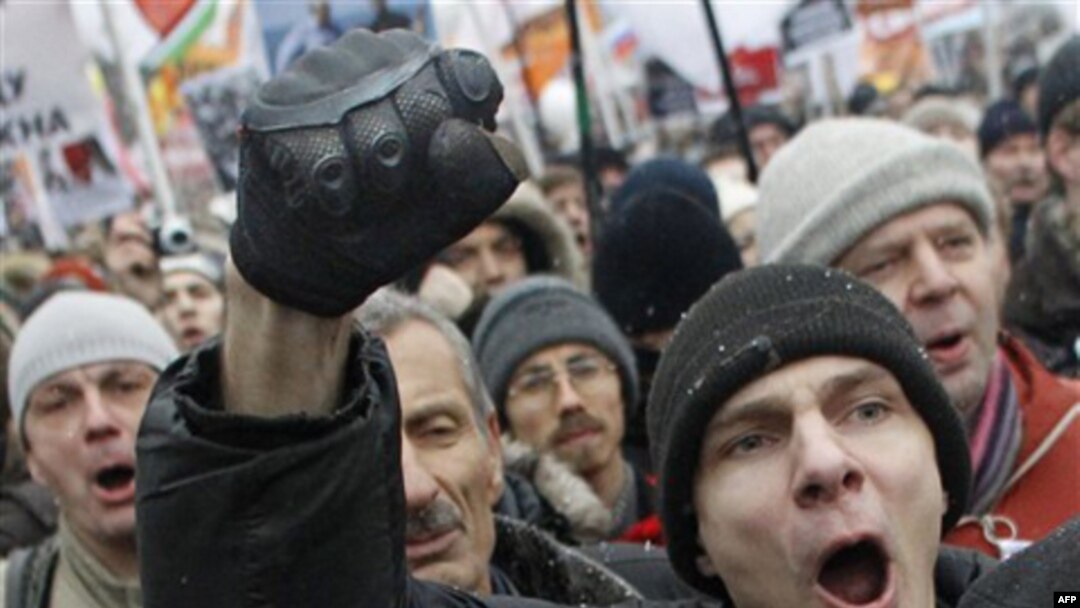 Người biểu tình la hét phản đối gian lận bầu cử, ở Moscow, Nga, thứ bảy 10/12/2011