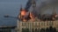 Sebuah gedung lembaga pendidikan terbakar setelah serangan rudal Rusia, di tengah serangan Rusia ke Ukraina, di Odesa, Ukraina, 29 April 2024. (Foto: REUTERS/Sergey Smolentsev)