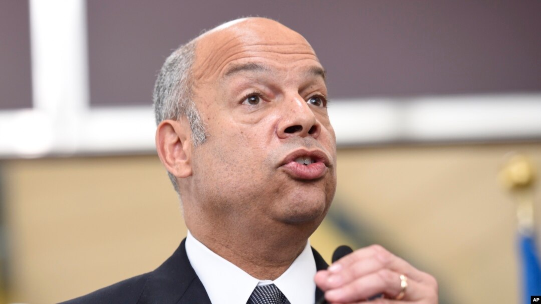 Bộ trưởng Bộ Nội an Mỹ Jeh Johnson phát biểu: 'Như tôi đã nói nhiều lần, chúng tôi sẽ nỗ lực để cho hành khách lưu chuyển thông suốt trong mùa hè này, nhưng chúng tôi cũng sẽ giữ an ninh cho hành khách. Chúng tôi sẽ không ‘đi tắt’ công việc bảo đảm an ninh hàng không.'