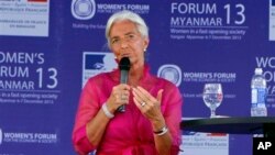 IMF နိုင်ငံတကာ ငွေကြေးရန်ပုံငွေအဖွဲ့ ဥက္ကဋ္ဌ Christine Lagarde မြန်မာအမျိုးသမီး ဖိုရမ် ဒုတိယနေ့မှာ စကားပြောစဉ်။ (ဒီဇင်ဘာ ၇၊ ၂၀၁၃)