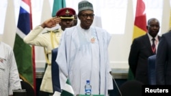 Le president Muhammadu Buhari a l'ouverture de la session de l'ECOMOG a Abuja, 16 décembre, 2015, 2015 REUTERS/Afolabi Sotunde - RTX1YYU3.