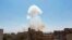  De la fumée s'élève après des frappes aériennes menées par l'Arabie saoudite sur une base militaire à Sanaa, au Yémen, le 7 mars 2021.