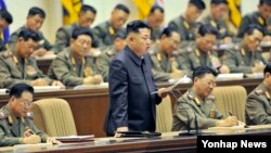 지난 22-23일 평양에서 진행된 조선인민군 4차 중대장·정치지도원대회에서 북한의 김정은 국방위원회 제1위원장이 연설하고 있다.