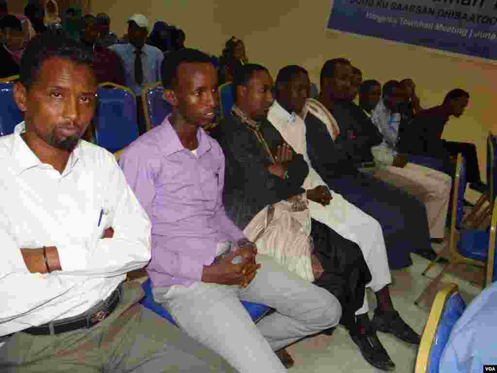 Laanta Af-Soomaaliga ee VOA oo &quot;Kulan Dadweyne&quot; oo looga hadlayo Dhalinyarada iyo Tahriibka ku qabatay magaalda Hargeysa, June 14, 2013. 