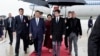 中國國家主席習近平和夫人彭麗媛2024年5月5日抵達巴黎南部的奧利機場，受到法國總理加布里埃爾`阿塔爾(Gabriel Attal)的歡迎。 法國是習近平這次歐洲之行的第一站。