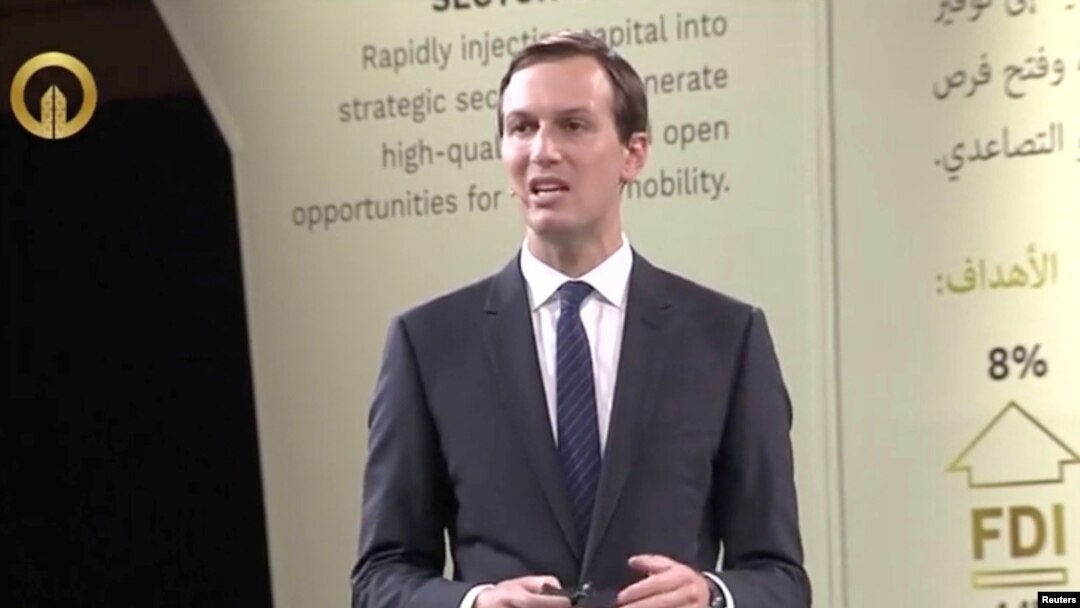 Penasihat dan menantu Presiden Trump, Jared Kushner, berbicara pada pembukaan Konferensi Perdamaian Ekonomi di Manama, Bahrain, Selasa (25/6). 