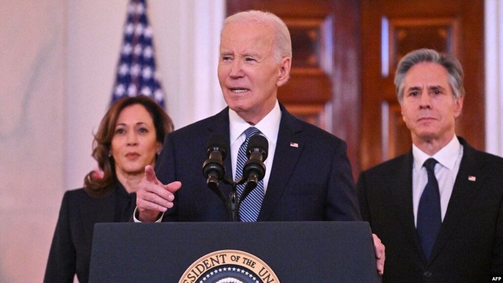 US President Joe Biden, alongside Vice President Kamala Harris (L) and Secretary of State Antony Blinken (R), speaks about the Israel-Hamas ceasefire and hostage release deal in the Grand Foyer of the White House on January 15, 2025.