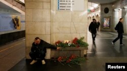 A man reacts next to a memorial site for the victims of a blast in St. Petersburg metro, at Tekhnologicheskiy institut metro station in St. Petersburg, Russia, April 4, 2017. 