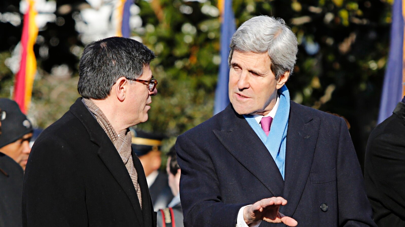 U.S. Treasury Secretary Jack Lew (L) talks with Secretary of State John Kerry on the White House South Lawn in Washington, D.C., Feb. 11, 2014. 