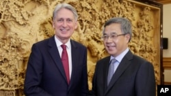 英国财政大臣菲利普·哈蒙德2018年6月27日在北京中南海会见中国国务院副总理胡春华。