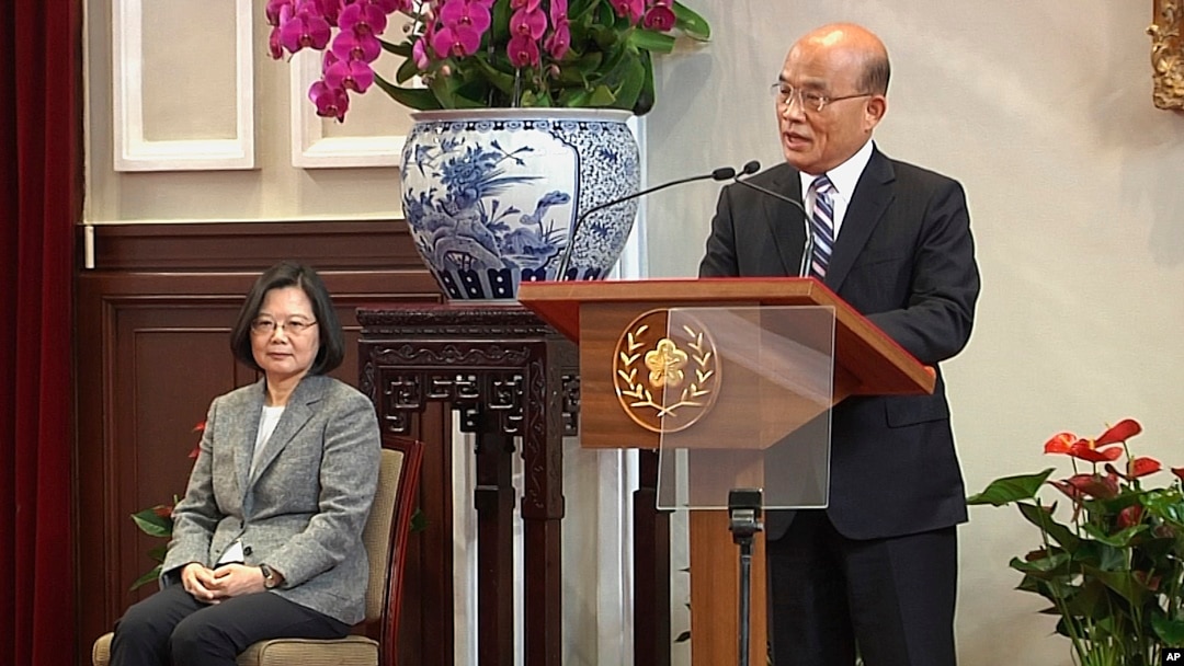 Thủ tướng Taiwan Tô Trinh Xương (phải; ảnh tư liệu)
