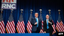 Presiden AS Donald Trump dan Wapres Mike Pence dalam konvensi Partai Republik di Charlotte, North Carolina. 