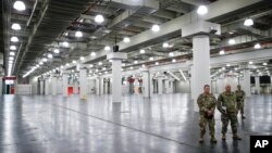 Miembros de la Guardia Nacional de EE.UU. en el Jacob Javits Center, en la ciudad de Nueva York, el 23 de marzo de 2020.