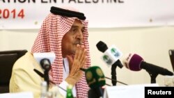 Le prince Saud al-Faisal, ministre des Affaires étrangères lors d'une conférence de presse à Jeddah, le 12 août 2014.