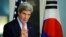 El secretario de Estado John Kerry habla en una conferencia de prensa en Seúl.