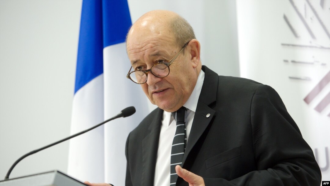 Menteri Pertahanan Perancis Jean-Yves Le Drian di Riga, Latvia (Foto: dok).