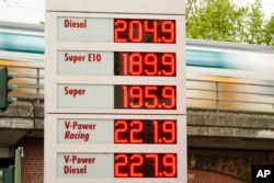 Precios en una gasolinera de Berlín, Alemania, el 19 de junio de 2022.