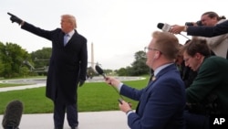 Президент CША Дональд Трамп говорит с журналистами на Южной лужайке Белого дома, 23 сентября 2026 года, в Вашингтоне (Фото: AP/Jacquelyn Martin)
