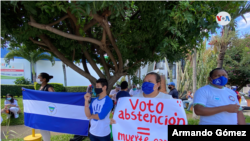 Foto del 20 de octubre de 2020 donde la diáspora nicaragüense en Costa Rica exige un cambio político para su país. [Foto Armando Gómez].