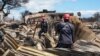 Pripadnici Federalne uprave za vanredne situacije pretražuju ruševine kuća u Lahaini, na Mauiju
(Foto: Dominick Del Vecchio/FEMA/Handout via REUTERS)