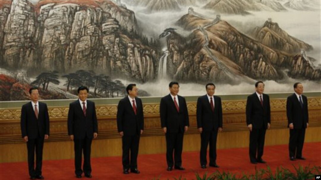 中共政治局七常委集體亮相。左起：張高麗，劉雲山，張德江，習近平，李克強，俞正聲，王岐山