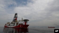 Türkiye'nin Yavuz ve Fatih gemileri Kıbrıs kıyılarında sondaj faaliyetleri yürütüyor. 